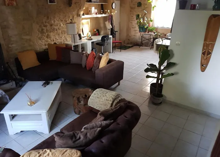 Maison Au Pied Du Pont Du Gard بيت للعطل